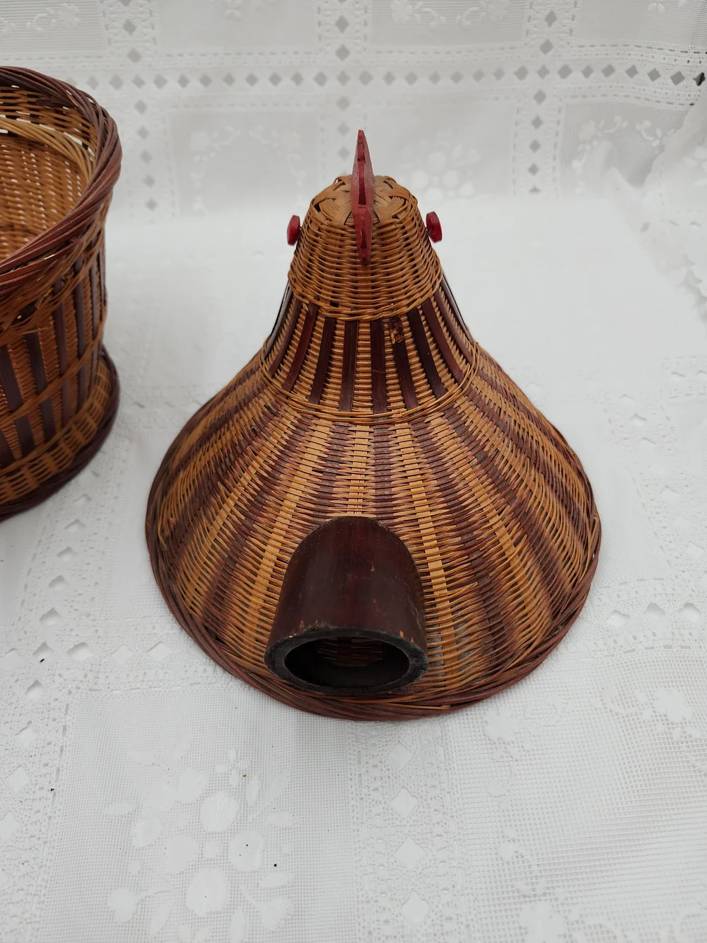 Woven Rattan Chicken Basket with Lid - Rustic Decorative Storage Farmhouse Decor